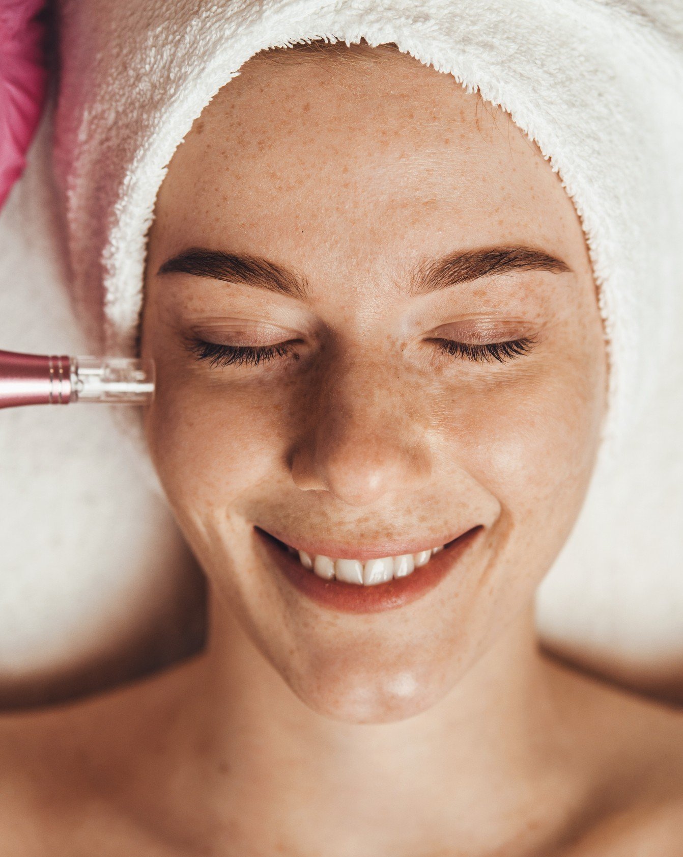 Porträtbild von Natalie Kalinowski, Inhaberin von Flair'n Beauty Paderborn